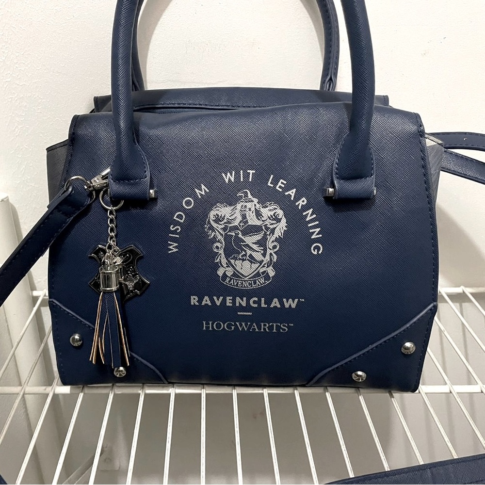 HARRY POTTER Warner Bros. Ravenclaw tote bag.